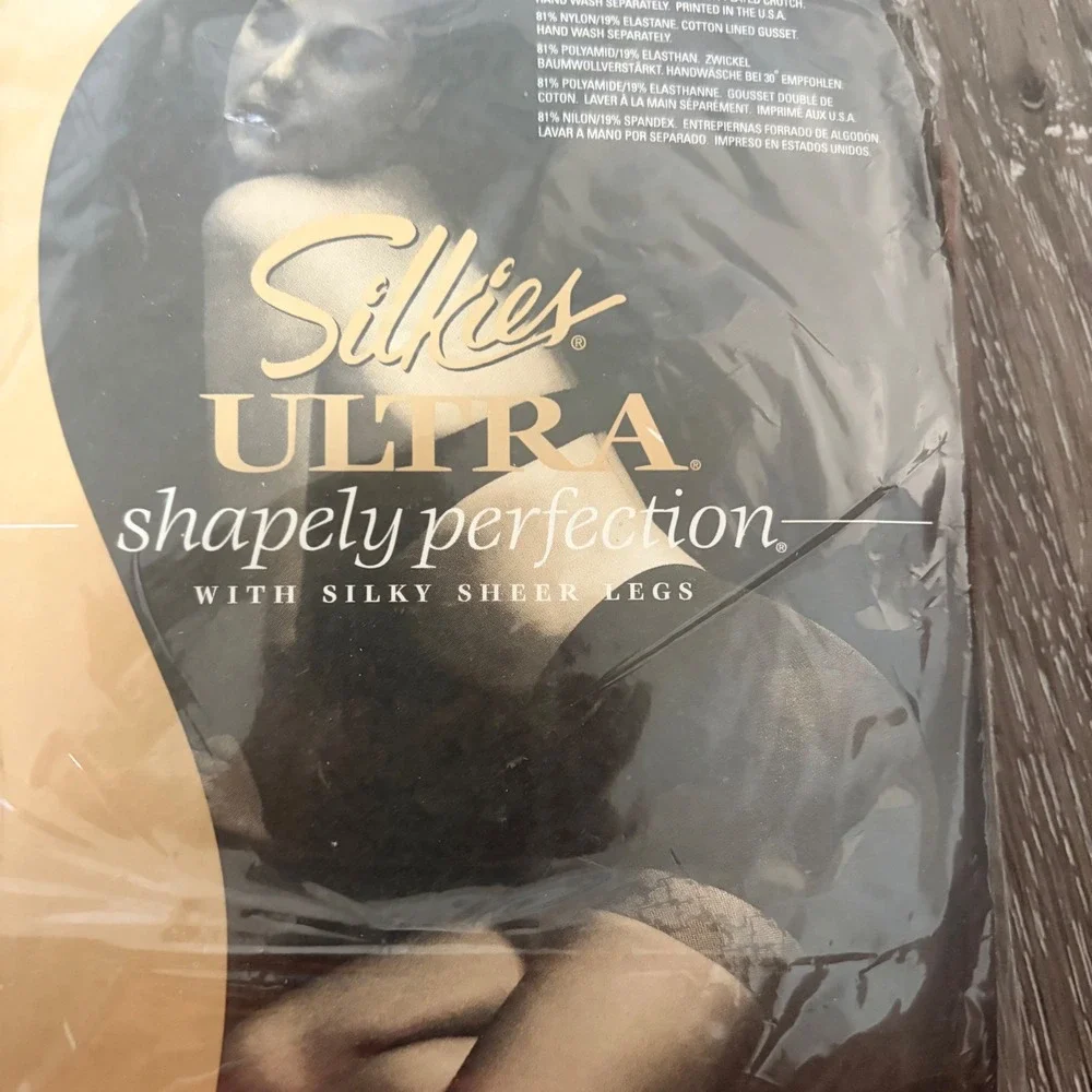 Silkies Ultra Shapely Perfection Vintage Pantyhose 2 Pairs Medium Honey Beige